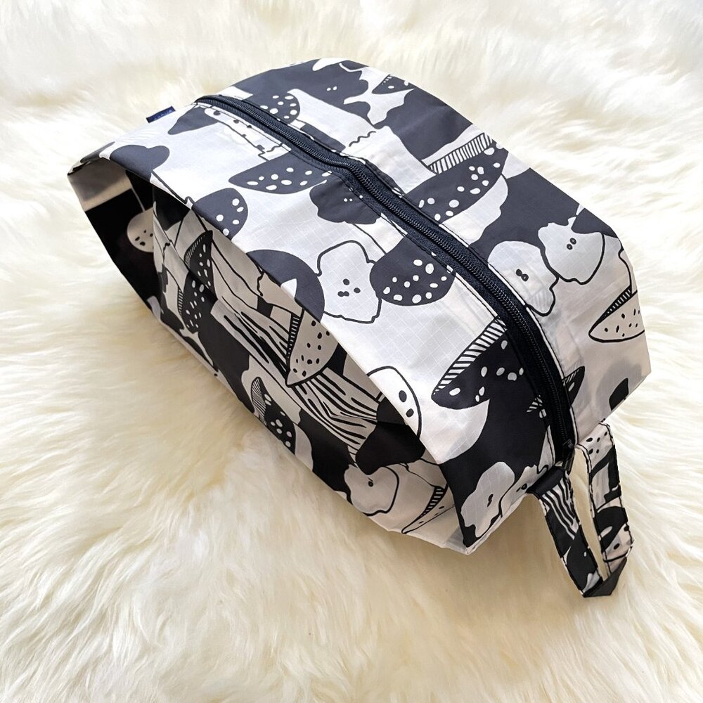 NWOT Baggu 3D Zip Pouch Medium - Mushroom (Forest Floor)